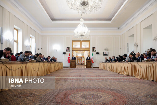 نشست مطبوعاتی مشترک با وزیر امور خارجه ترکیه