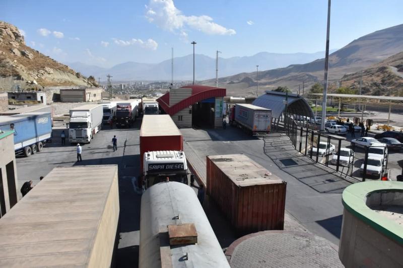 <span>صادرات حدود ۱۸۰ میلیون دلار کالا از مرز بازرگان</span>
