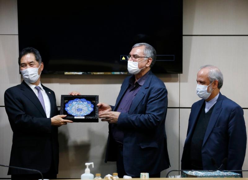 <span>فراز و نشیب های تحریم ها علیه ایران تاثیری در روابط ایران و ژاپن نداشت</span>
