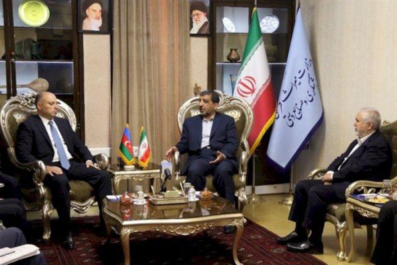 <span>ضرغامی پل خدا آفرین را نمادی از ایجاد پل دوستی بین ایران و آذربایجان ‌دانست</span>
