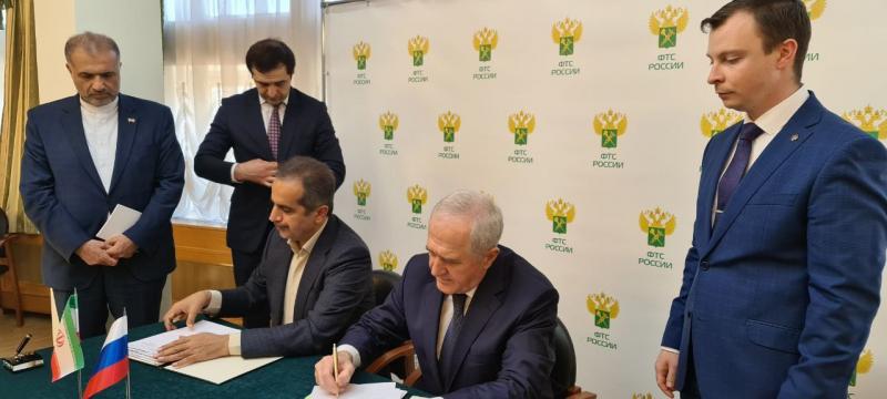 <span>Таможенные службы России и Ирана договорились об открытии представительств таможенных служб в странах друг друга</span>
