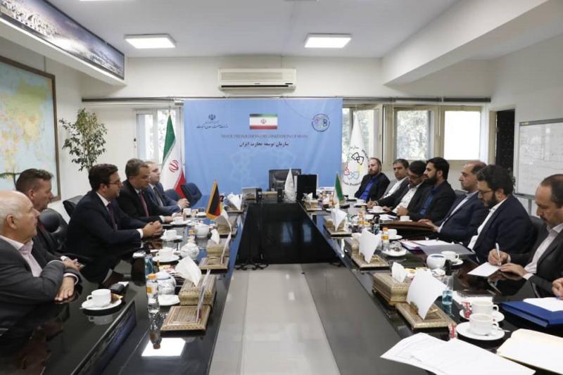 <span>مایکل شومان: قطع ارتباط تجاری بیش از آنکه به ضرر ایران باشد، به ضرر تجار آلمانی تمام شده است </span>
