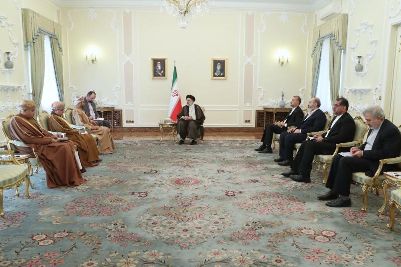 <span>در میدان عمل رفتار غربی‌ها با گفتارشان متفاوت است</span>
