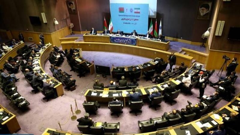 <span>مخبر: می‌توانیم بلاروس را با راه‌آهن به بندرعباس متصل کنیم</span>
