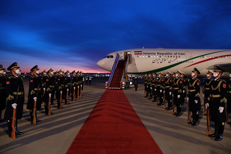 <span>ورود رئیس جمهوری ایران و هیئت همراه وی به پکن</span>
