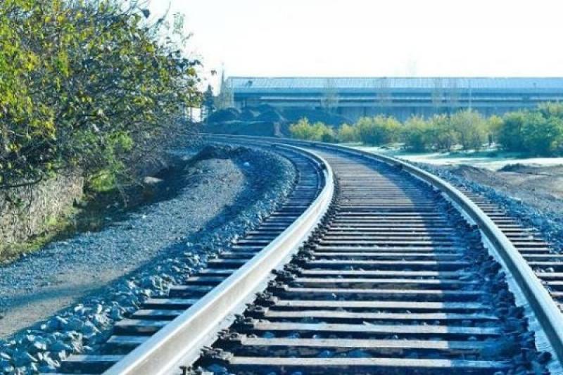 <span>اتصال ریلی دریای خزر به خلیج فارس در دهه فجر به بهره‌برداری می‌رسد</span>
