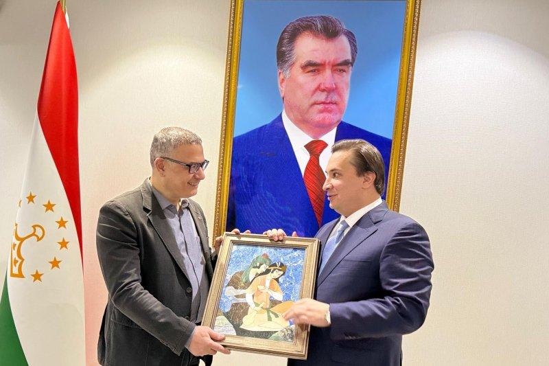 <span>Иран и Таджикистан договорились о запуске новых авиарейсов между двумя странами</span>
