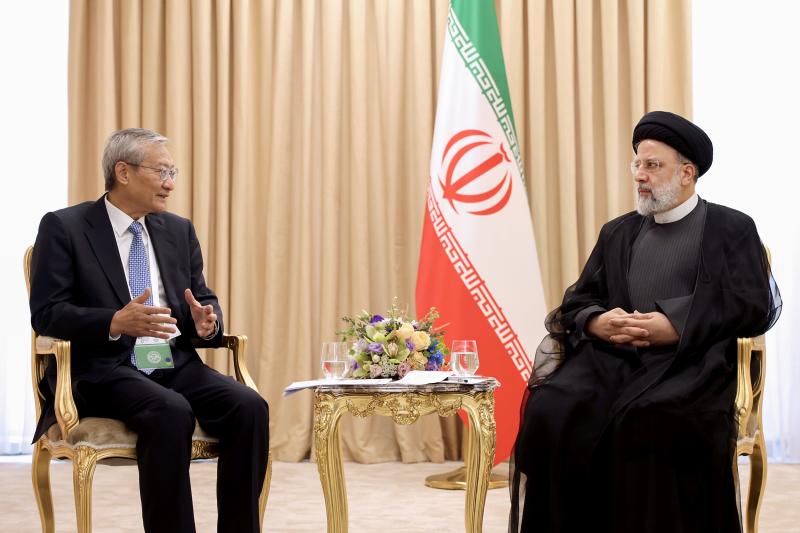 <span>آیت‌ الله رئیسی در دیدار دبیر کل سازمان همکاری شانگهای: ایران آماده همکاری با سازمان همکاری شانگهای و اعضاء در عرصه‌های مختلف است</span>
